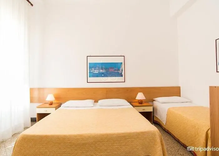 Otel Ariston Petit 2*