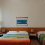 Ariston Petit Hotel 2*