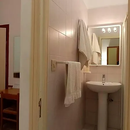 Ariston Petit Hotel 2*