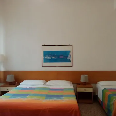 Ariston Petit Hotel 2*